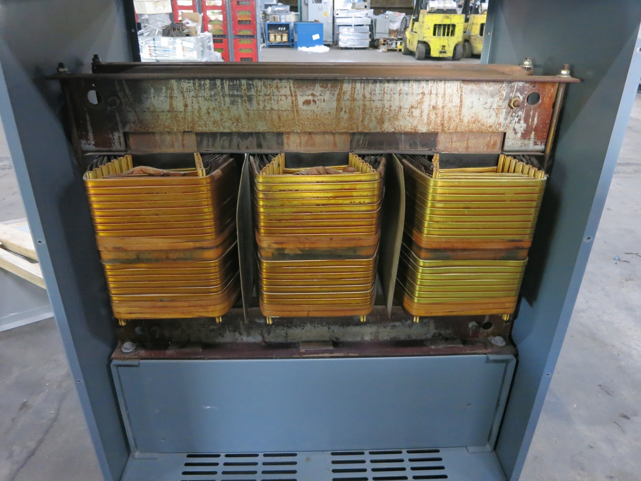 GE 220 kVA 575 Delta to 460Y/266 V 3PH Transformer 9T23B4012G26 575V - 460V (DW7537-1)