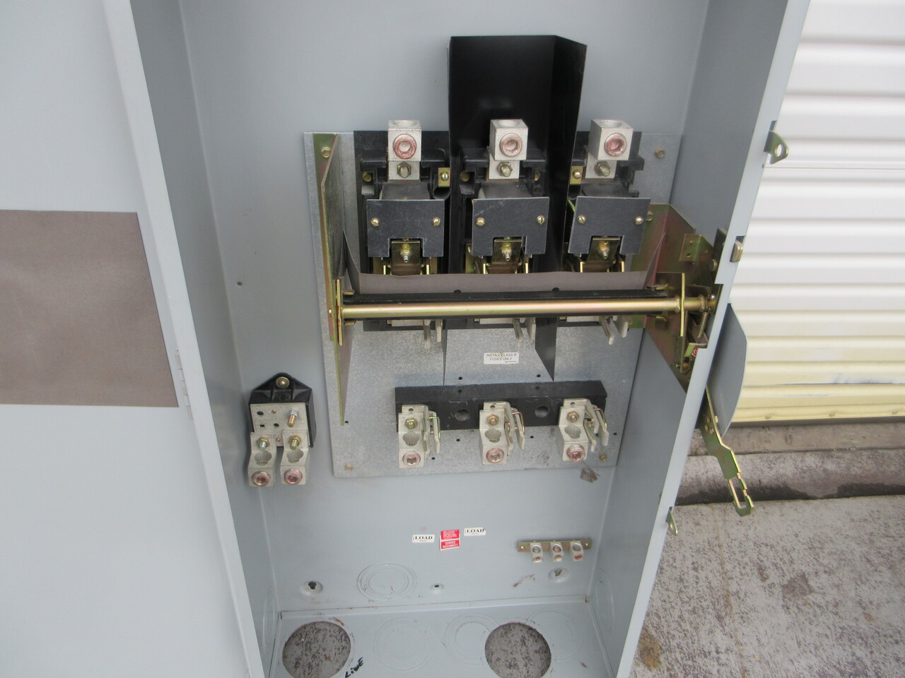 General Electric GE TH4325 Model 10 400A 240VAC Fusible Safety Switch 4W FLAWED (AH0730-1)