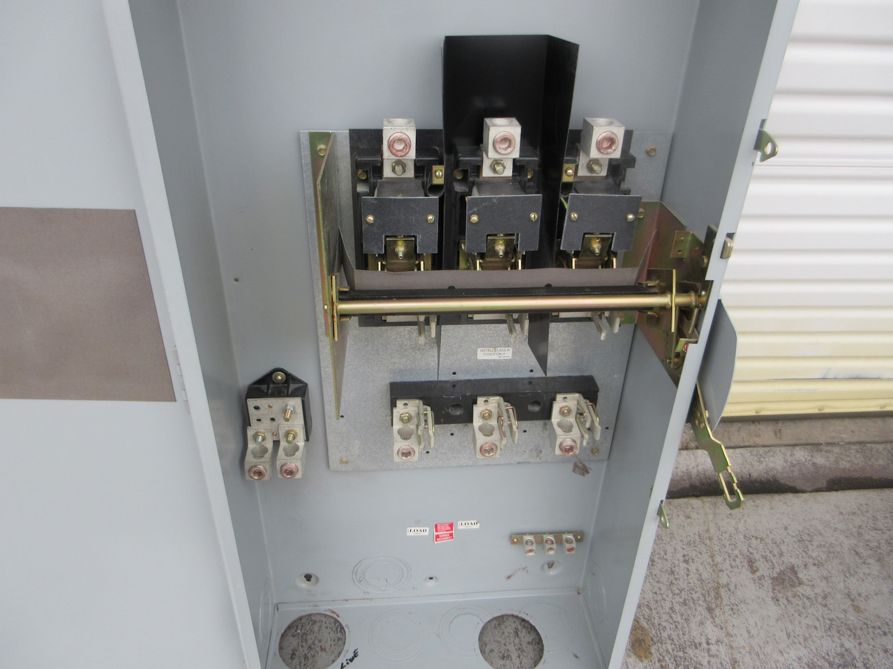 General Electric GE TH4325 Model 10 400A 240VAC Fusible Safety Switch 4W FLAWED (AH0730-1)