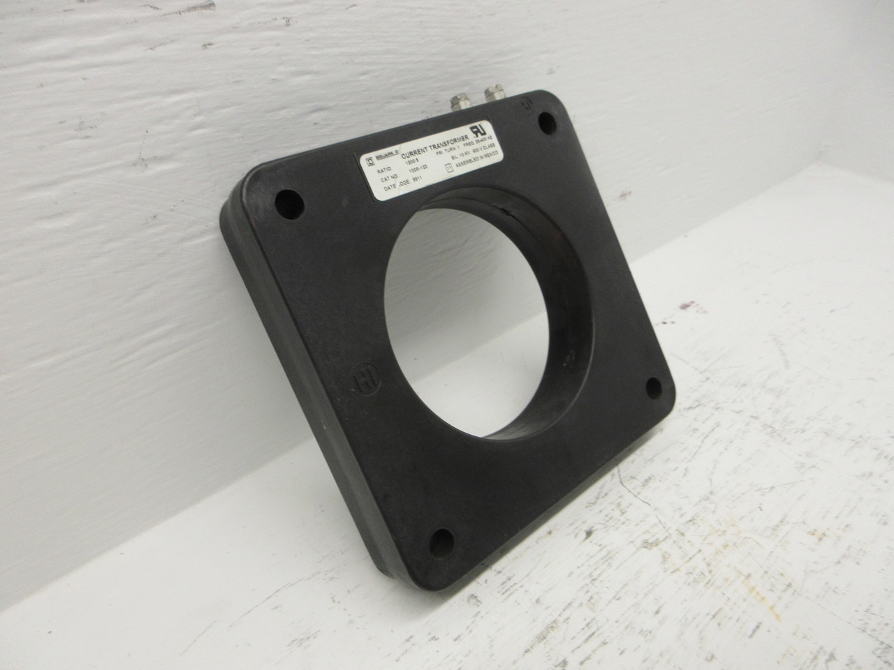 Square D 100R-122 Current Transformer CT 1200:5 25-400Hz 10KV 600V Pri. Turn: 1 (AH0752-1)