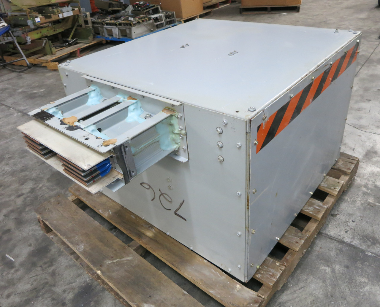 GE Spectra 3000 Amp 600V Outdoor Busway Tap Box 3PH 4W 3000A End Tapbox 480V 3R (DW7589-1)