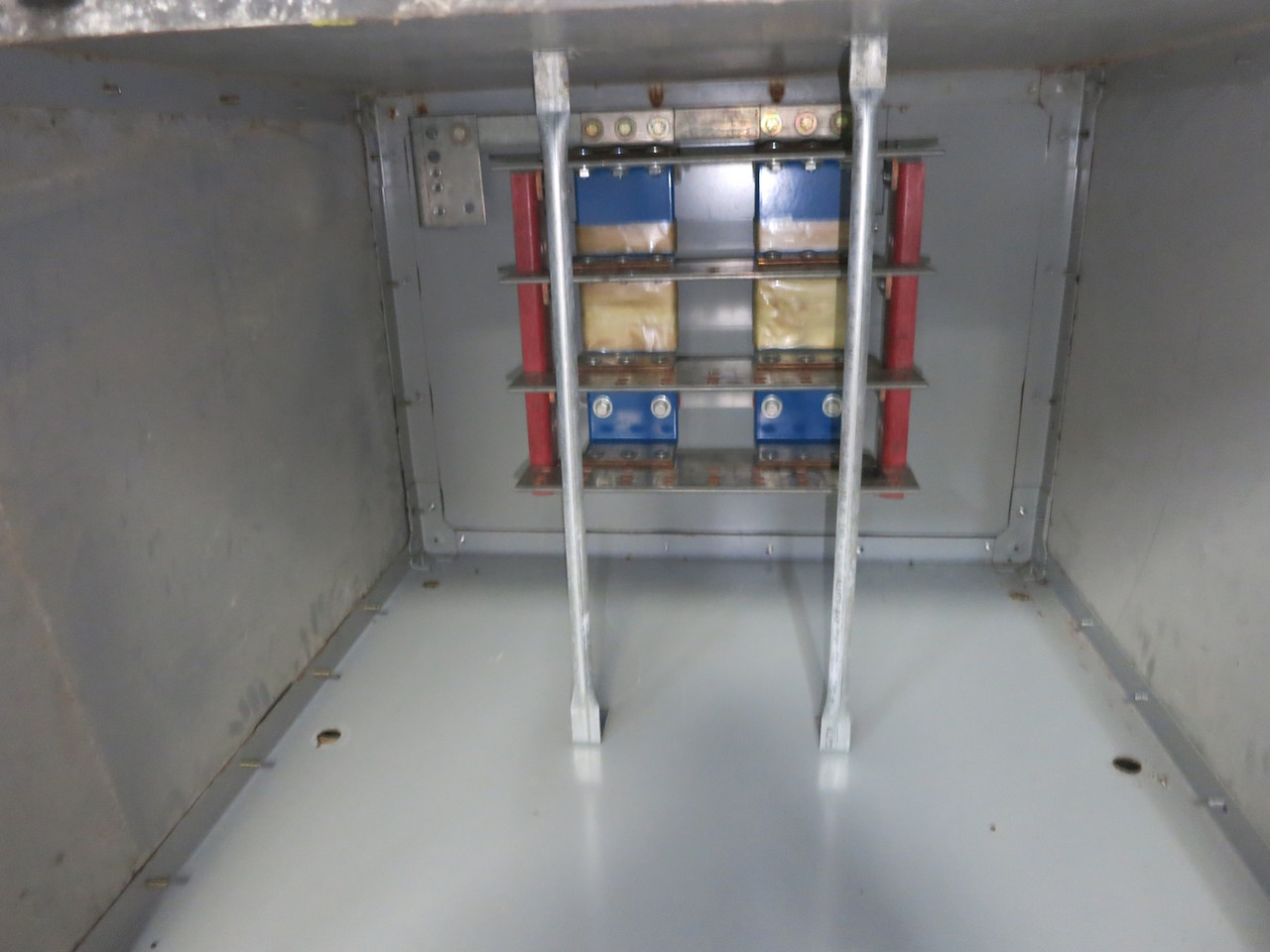 GE Spectra 3000 Amp 600V Outdoor Busway Tap Box 3PH 4W 3000A End Tapbox 480V 3R (DW7589-1)