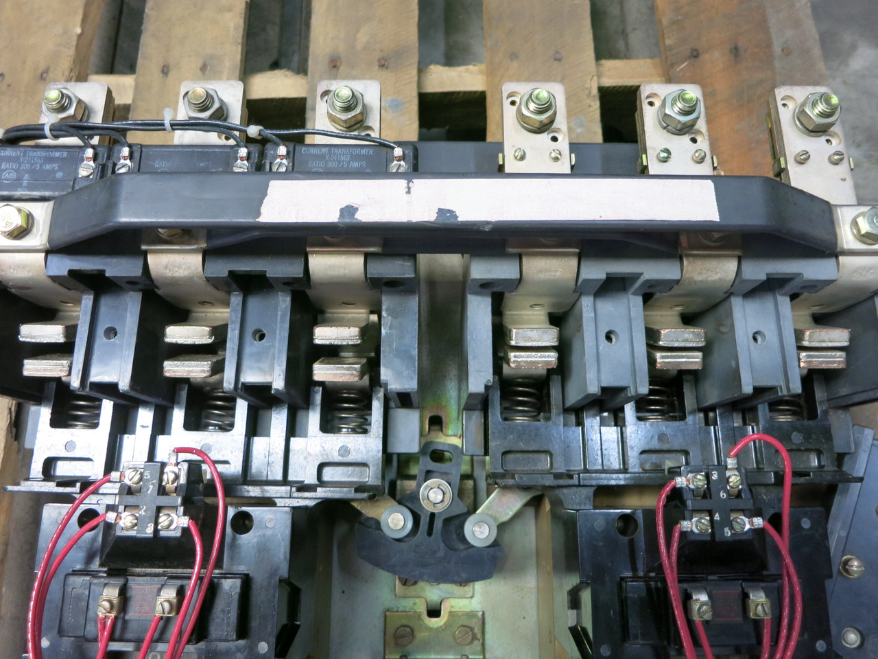 Allen Bradley 505-FOD Size 5 Reversing Motor Starter 120V Coil 200 HP 505-F0D (DW7590-1)