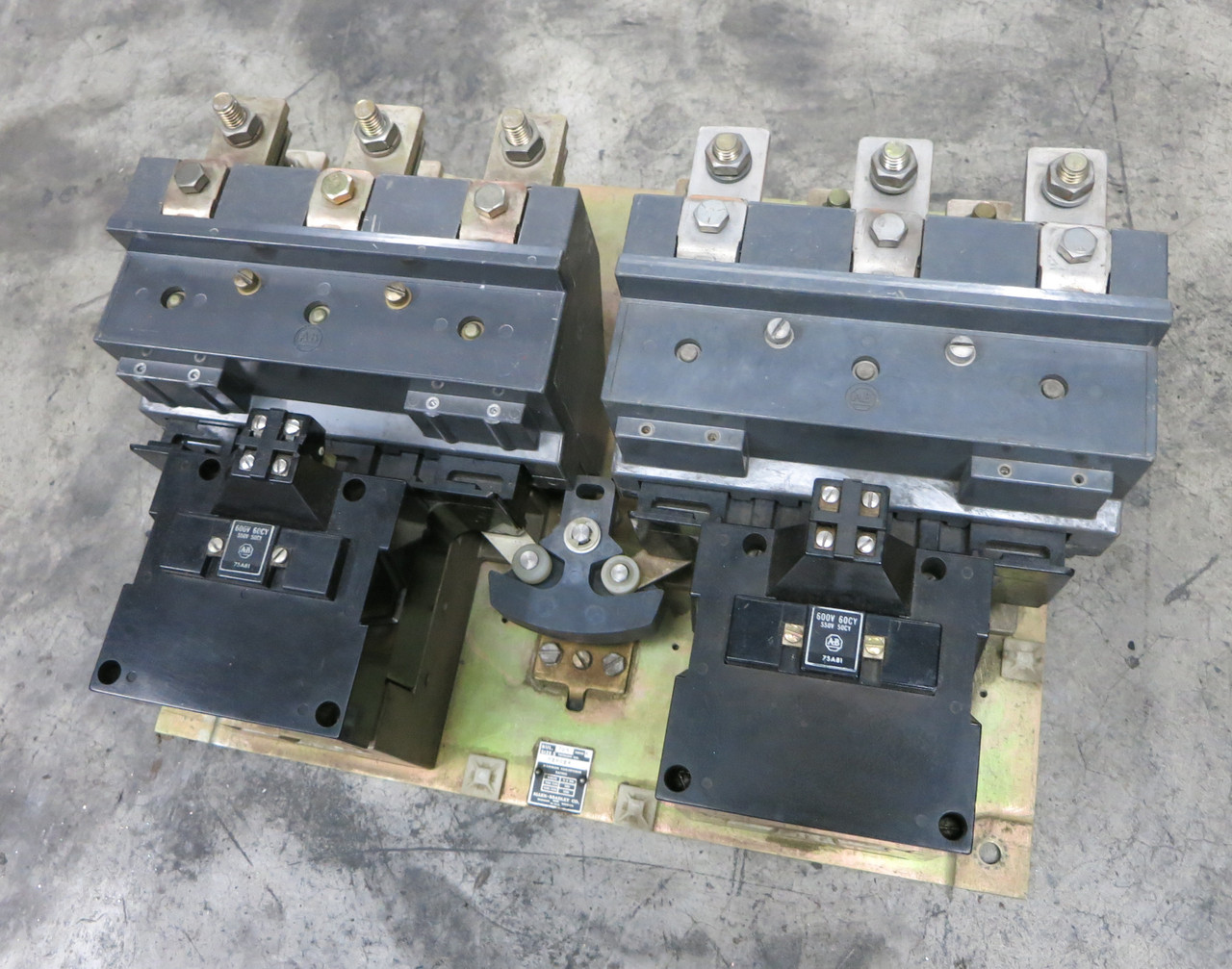 Allen Bradley 705 828024 Size 5 Reversing Contactor 600V Coil 200 HP 705-FOC23 (DW7595-1)