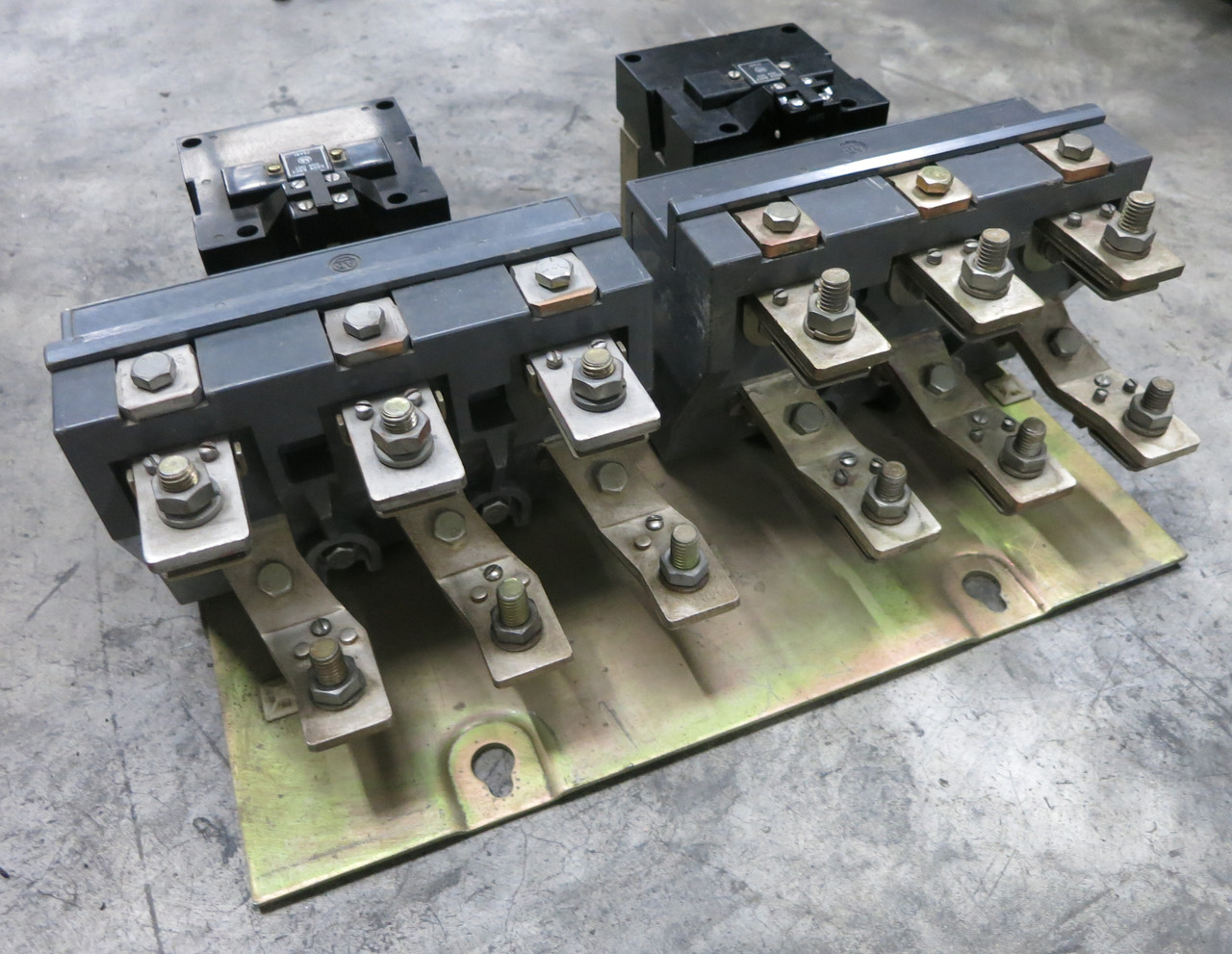 Allen Bradley 705 828024 Size 5 Reversing Contactor 600V Coil 200 HP 705-FOC23 (DW7595-1)