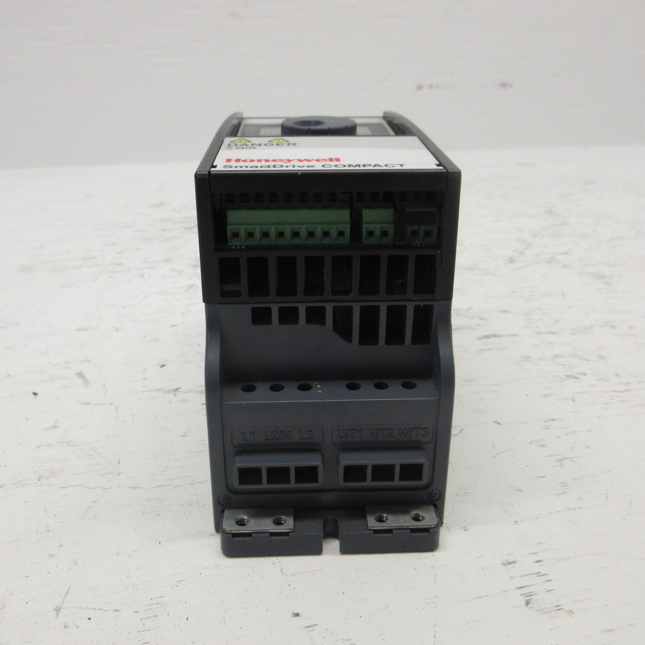 Honeywell HVFDCD1B0010F01 1HP SmartDrive Compact AC VS Drive 230V VFD 3.7A .75kW (AH0764-1)