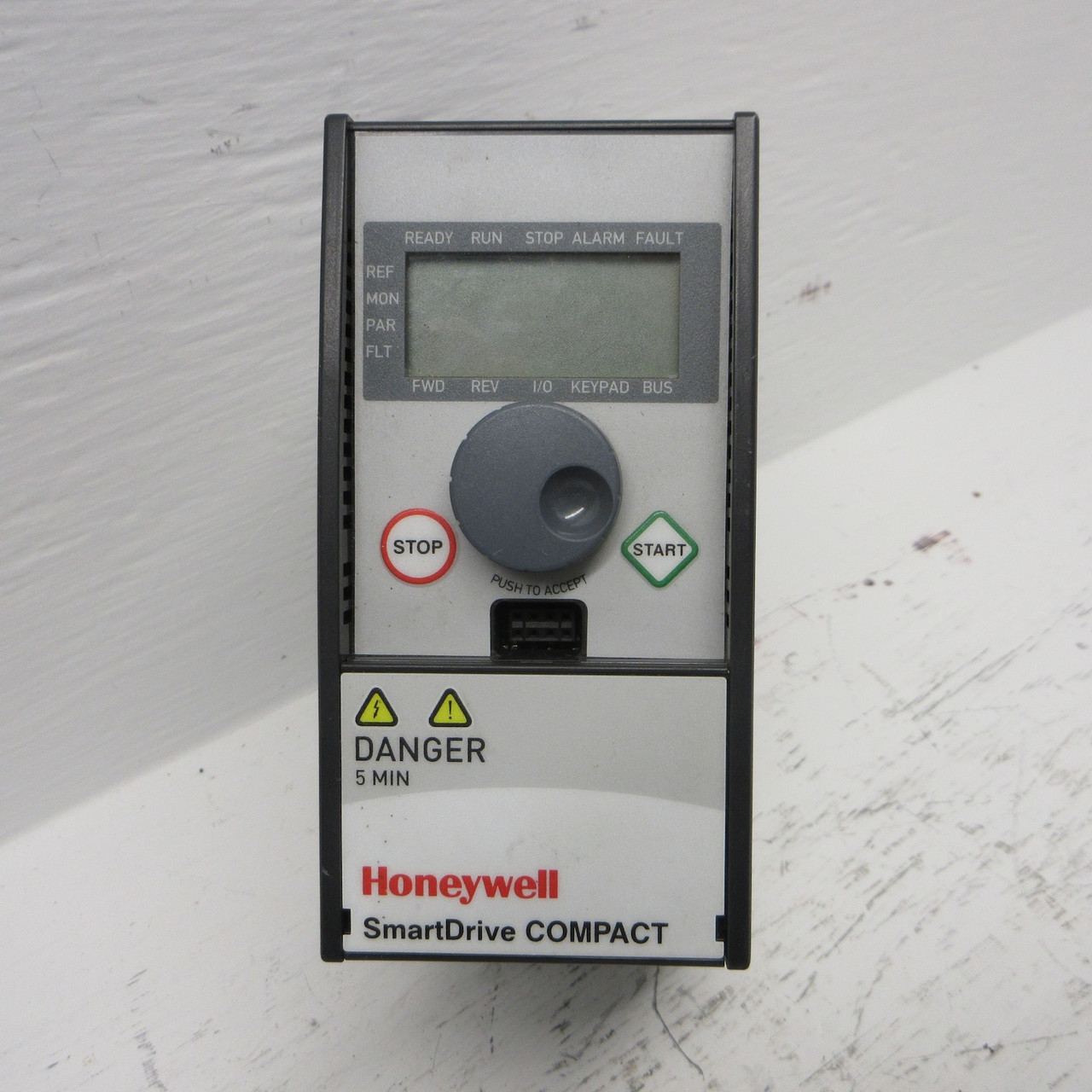 Honeywell HVFDCD1B0003F00 0.33 HP SmartDrive Compact AC VS Drive 230V VFD 1.7A (AH0763-1)