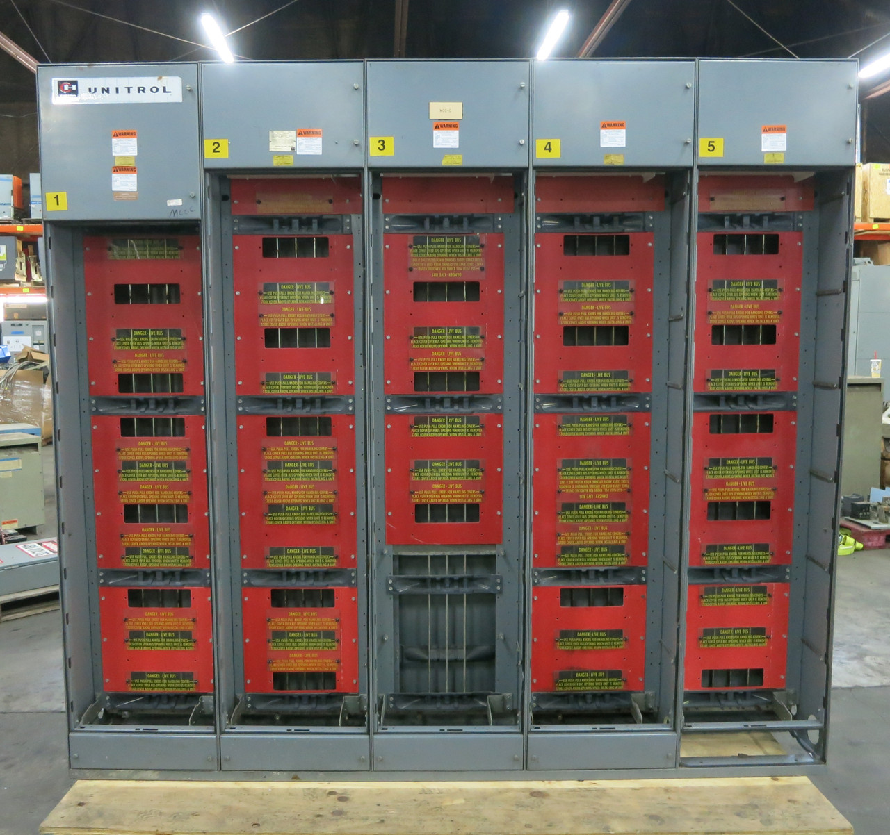 F10 Unitrol 600/400A 5x Section MCC Motor Control Center 480V 3PH 600A 400 Amp (DW7483-1)