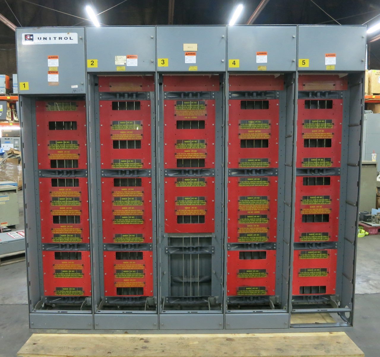 F10 Unitrol 600/400A 5x Section MCC Motor Control Center 480V 3PH 600A 400 Amp (DW7483-1)