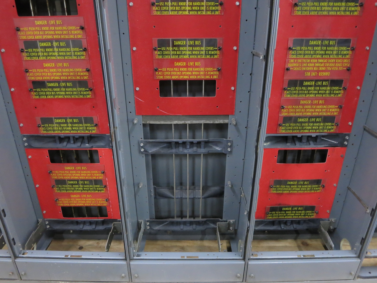 F10 Unitrol 600/400A 5x Section MCC Motor Control Center 480V 3PH 600A 400 Amp (DW7483-1)