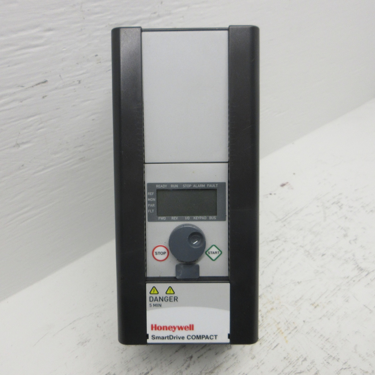 Honeywell HVFDCD3C0040F01 4HP SmartDrive Compact AC VS Drive 460V VFD 9.6A 3kW (AH0765-4)