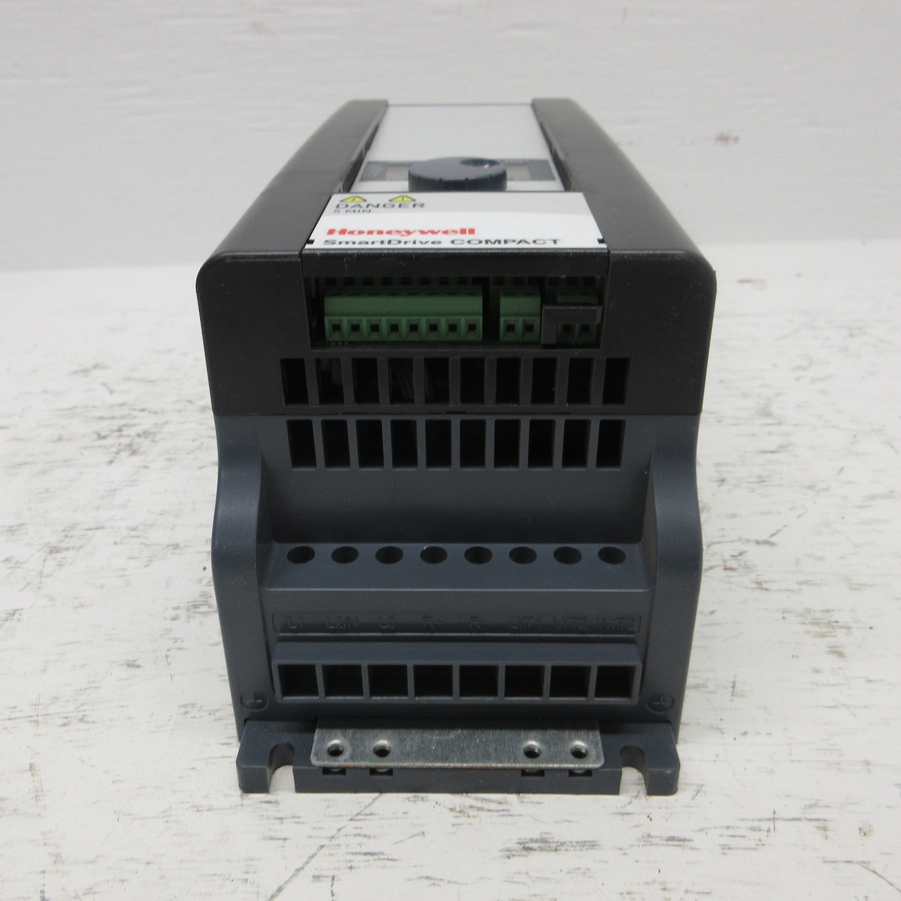 Honeywell HVFDCD3C0040F01 4HP SmartDrive Compact AC VS Drive 460V VFD 9.6A 3kW (AH0765-4)