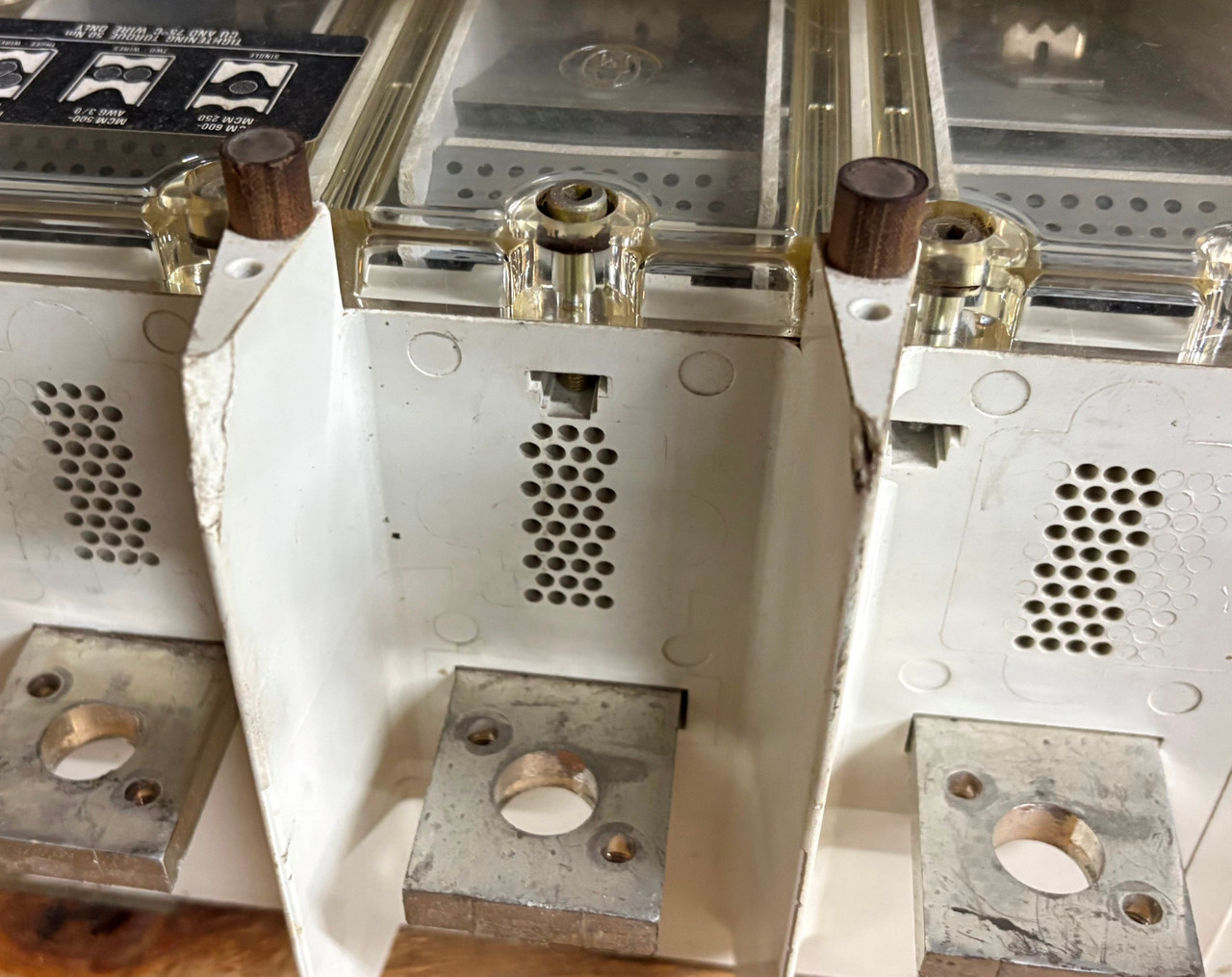 Klockner-Moeller NZM12-800-NA 800A Circuit Breaker w/ 700 Amp Trip & Aux NZM 3P (EM5679-1)