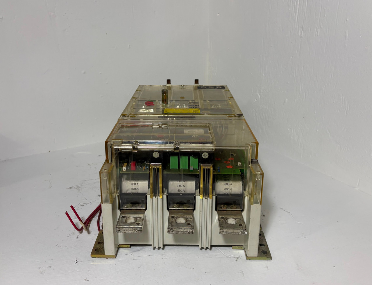 Klockner-Moeller NZM12-800-NA 800A Circuit Breaker w/ 700 Amp Trip & Aux NZM 3P (EM5679-1)