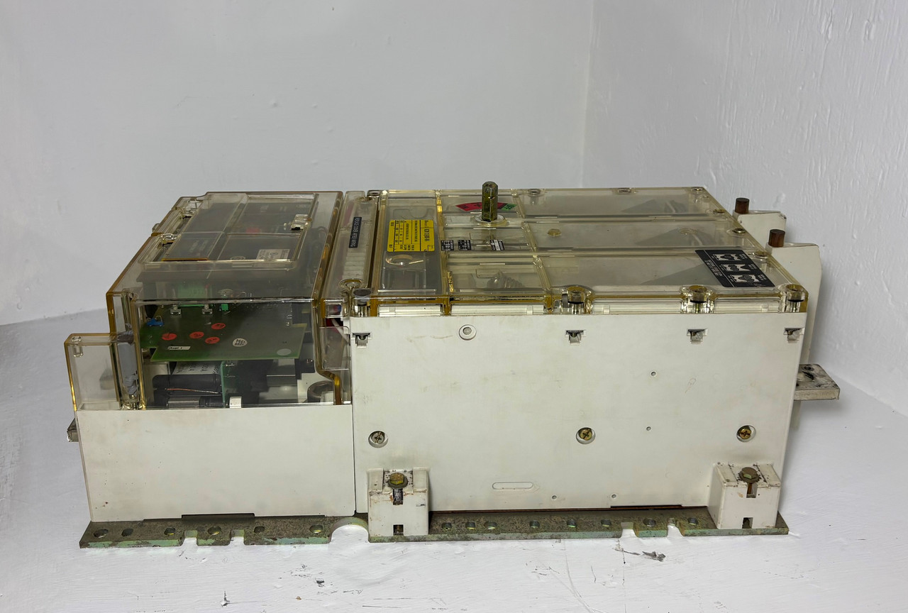 Klockner-Moeller NZM12-800-NA 800A Circuit Breaker w/ 700 Amp Trip & Aux NZM 3P (EM5679-1)