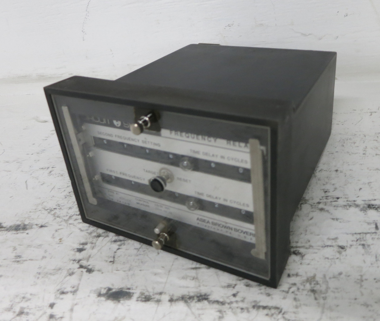 ABB 422C1296 Circuit Shield Type 81 Frequency Relay Control 24/32 VDC Asea (DW7624-2)