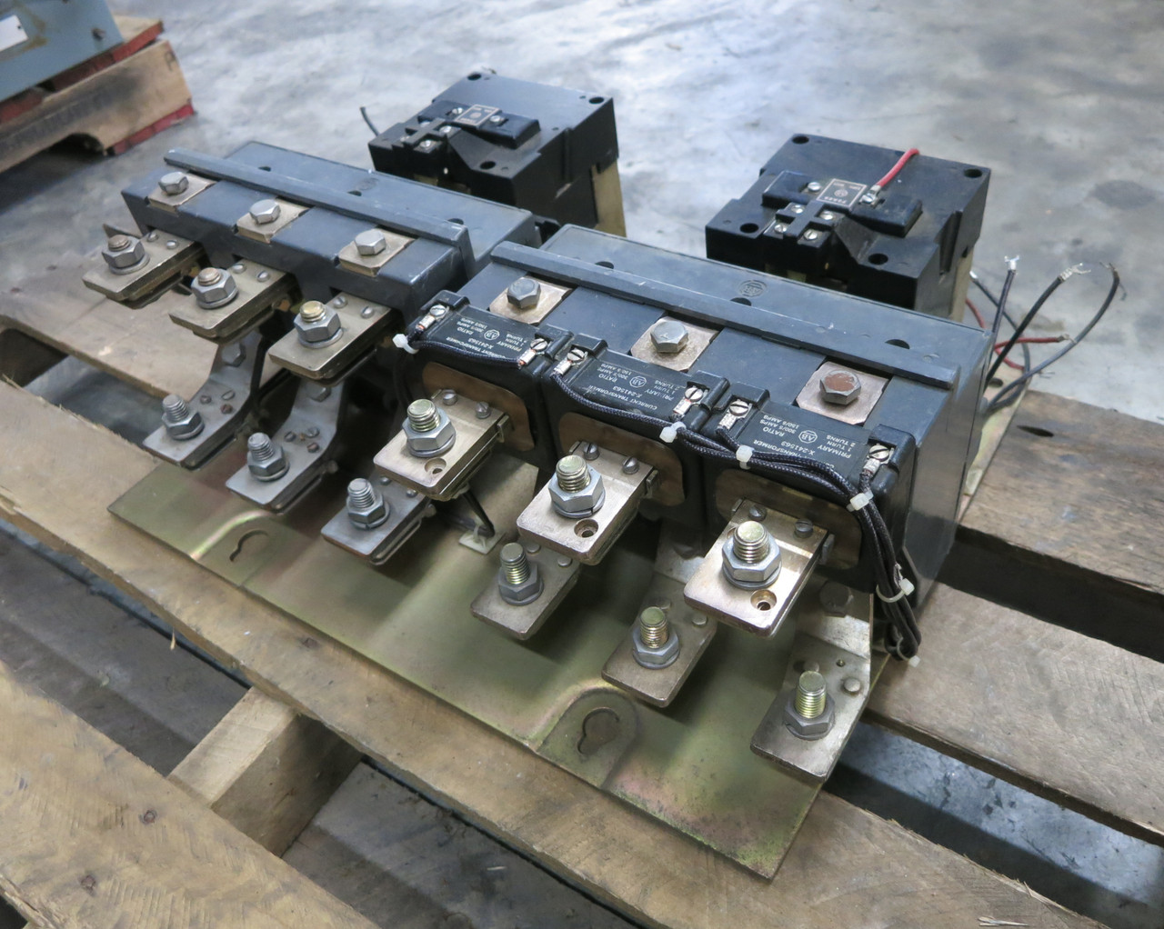 Allen Bradley 705 828024 Size 5 Reversing Contactor 120V Coil 200 HP 705-FOC23 (DW7629-1)