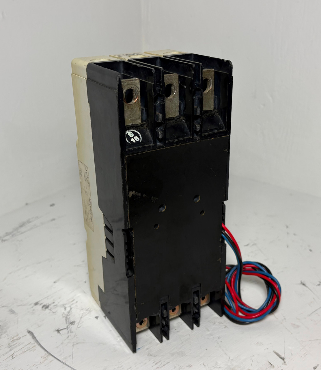 Cutler-Hammer JDC3250F 250A Circuit Breaker Glossy Red 225 Amp Trip Aux JDC3225 (EM5688-1)