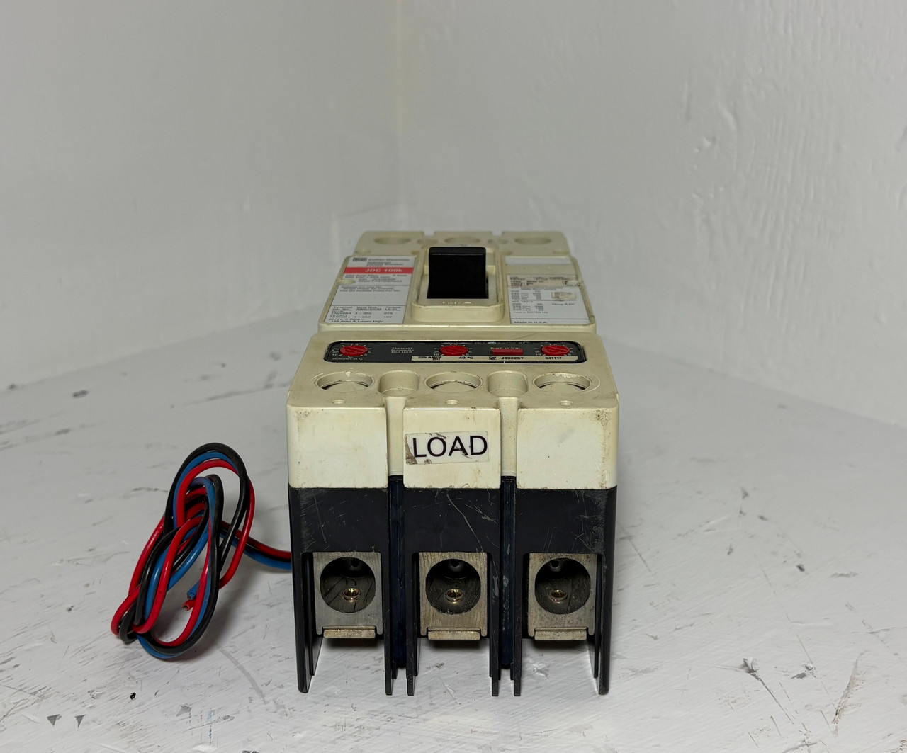 Cutler-Hammer JDC3250F 250A Circuit Breaker Glossy Red 225 Amp Trip Aux JDC3225 (EM5688-1)