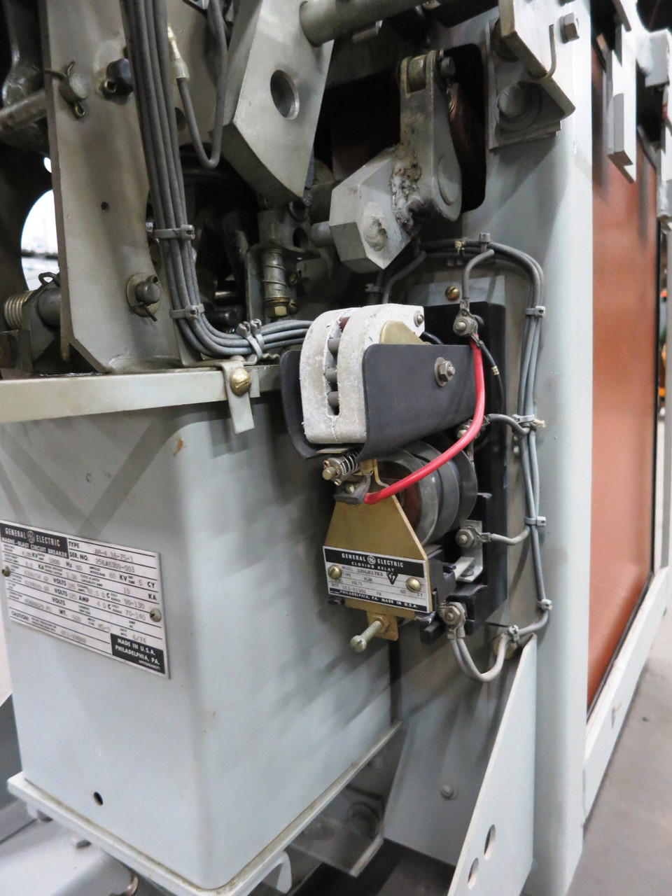 GE Magne-Blast AM-4.16-75-1 1200A 4.76 kV Circuit Breaker 1200 Amp 5kV AM4.16751 (EBI1972-1)