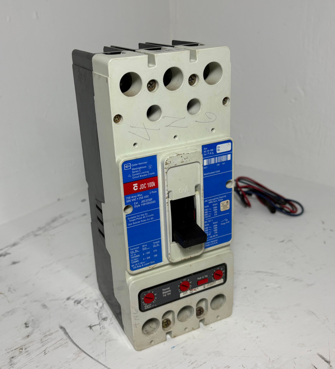 Cutler-Hammer JDC3250F 250A Circuit Breaker Glossy Blue 225 Amp Trip Aux JDC3225 (EM5689-1)