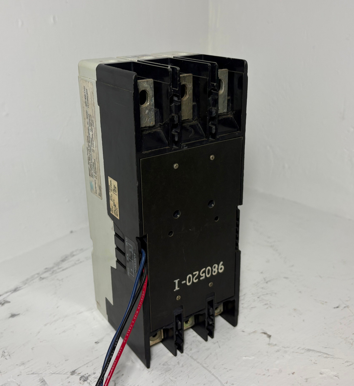 Cutler-Hammer JDC3250F 250A Circuit Breaker Glossy Blue 225 Amp Trip Aux JDC3225 (EM5689-1)