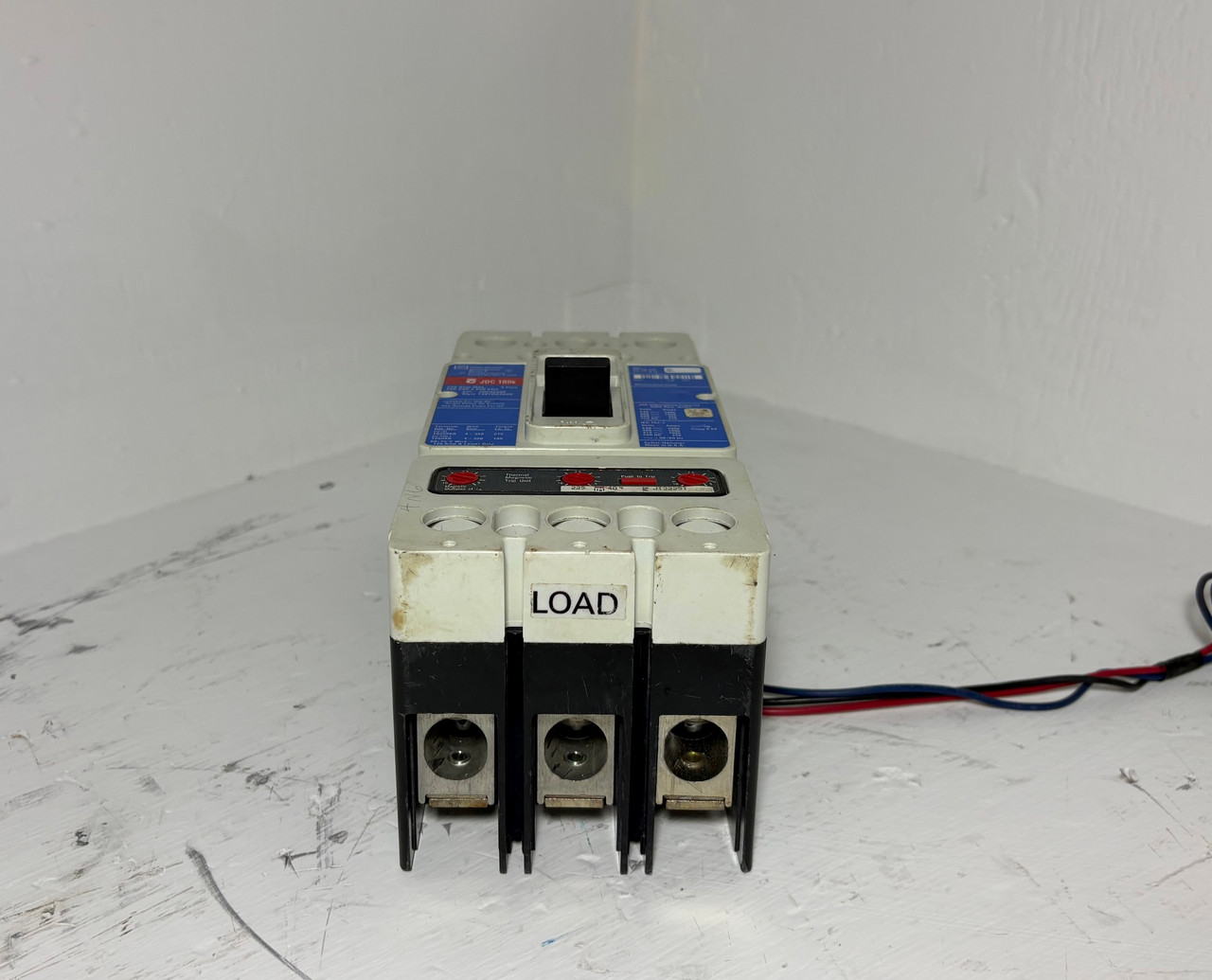 Cutler-Hammer JDC3250F 250A Circuit Breaker Glossy Blue 225 Amp Trip Aux JDC3225 (EM5689-1)