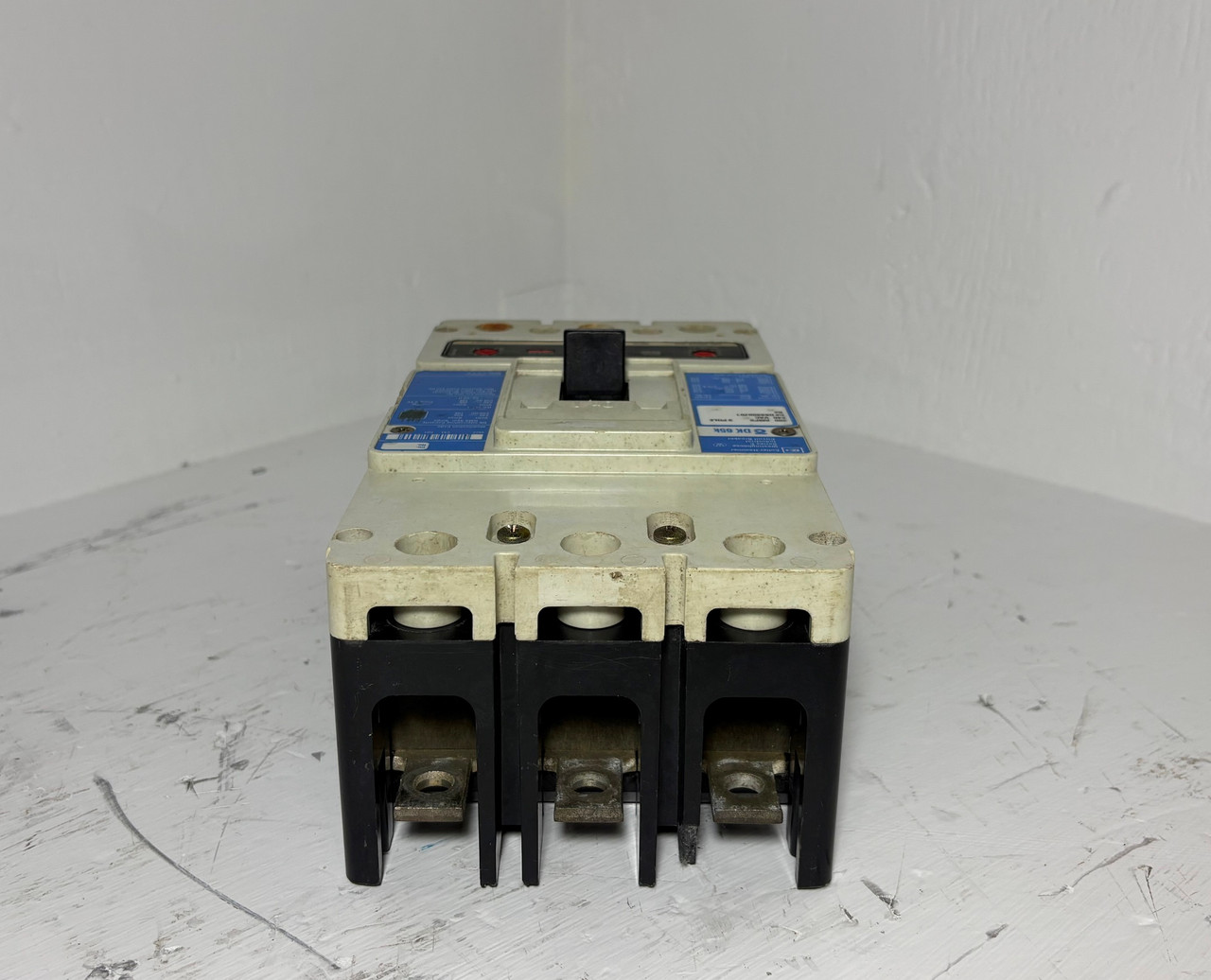 Cutler-Hammer DK3400W 400A Circuit Breaker Glossy Blue w/ 400 Amp Trip 240V 3P (EM5691-1)