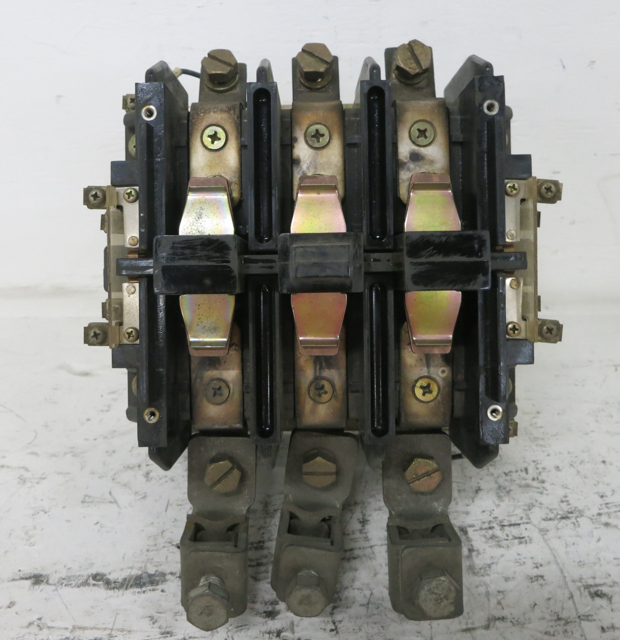 Toshiba C3-250 Size 5 Motor Contactor 120V Coil 250/300A Cont. C3250 (DW7655-2)