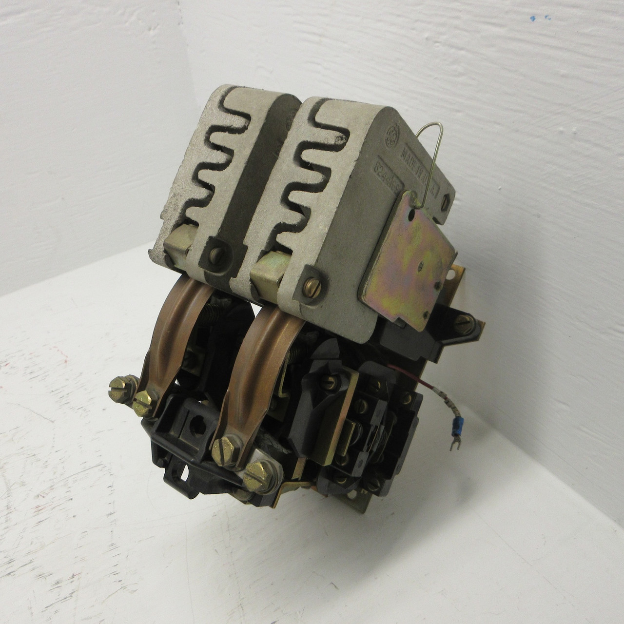 GE IC2800 16322AQ52P DC Contactor 25A 600V 25 Amp 600 VAC 240VDC Coil G102 USA (AH0809-1)