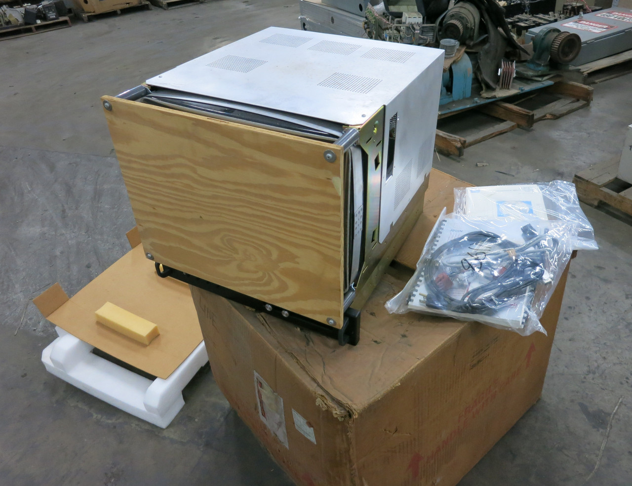 NEW Aydin Model 9001 Inustrial Work Station Display Monitor 1-131-522-00 Touch (DW7681-1)