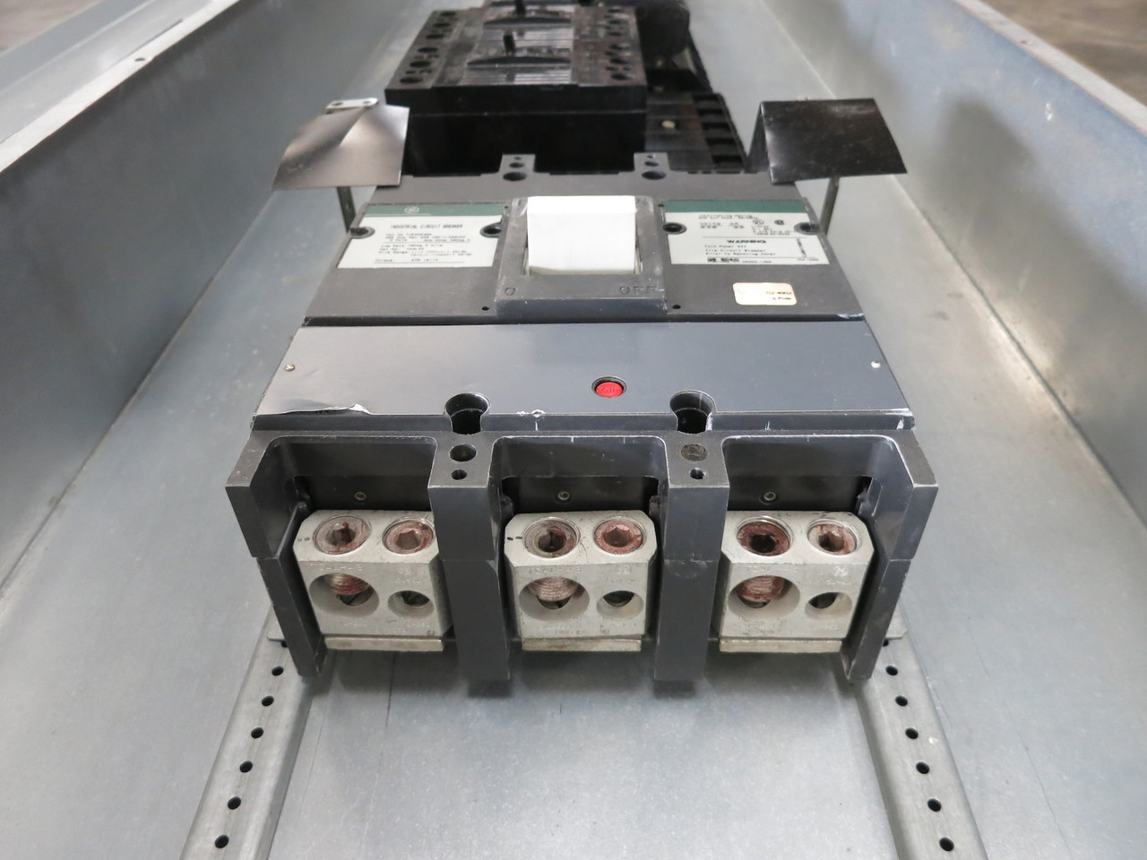 NEW GE 400A Main Breaker Panel Board 208Y/120 A Series II 3P4W 400 Amp TJD432400 (DW7688-1)