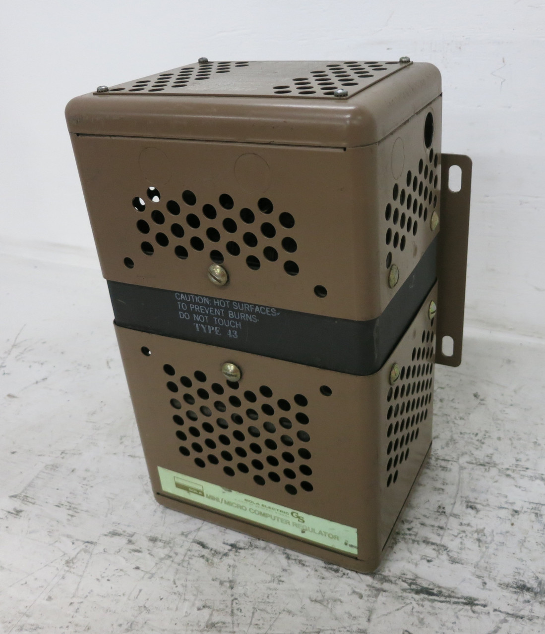 SOLA CVS 63-23-150-8 500 VA Constant Voltage Transformer 120/208/240V MCR Power (DW7694-1)