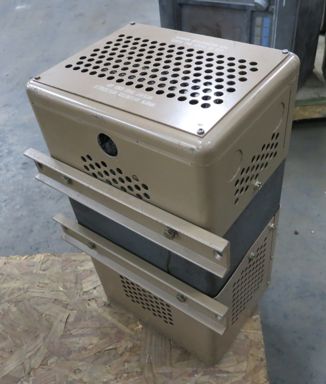 SOLA CVS 63-23-230-8 3000 VA Constant Voltage Transformer 120/208/240V MCR Power (DW7699-3)