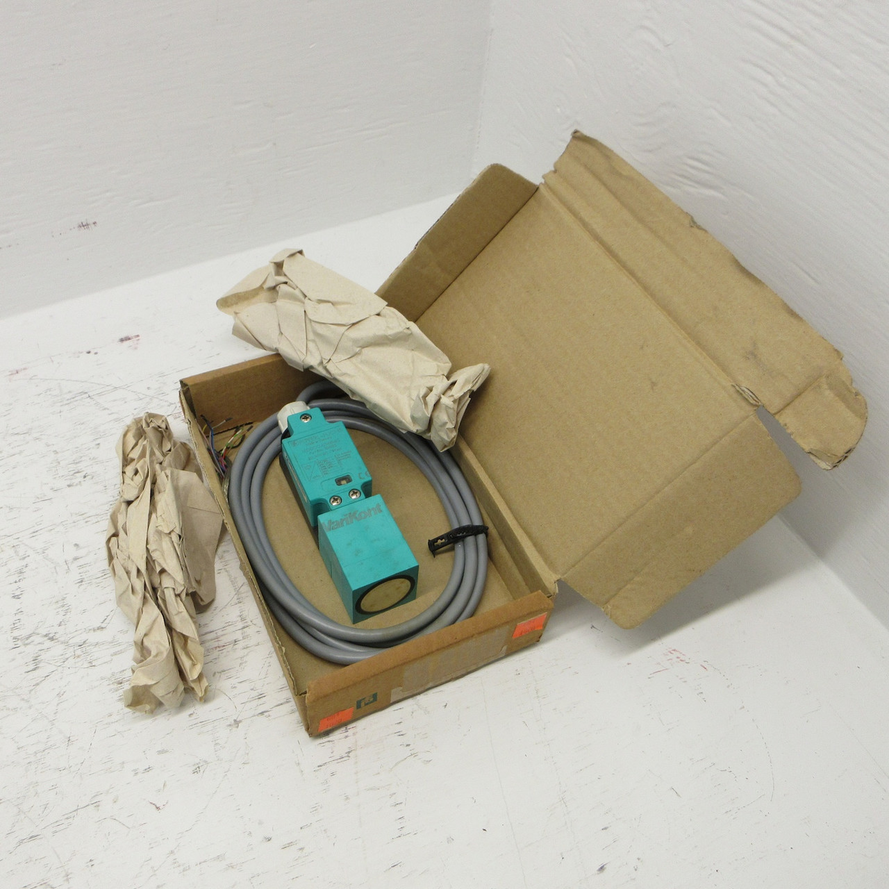 NEW Pepperl+Fuchs UJ3000+U1+8B+RS Ultrasonic Sensor 33695 90mA VariKont 20-30VDC (AH0829-1)