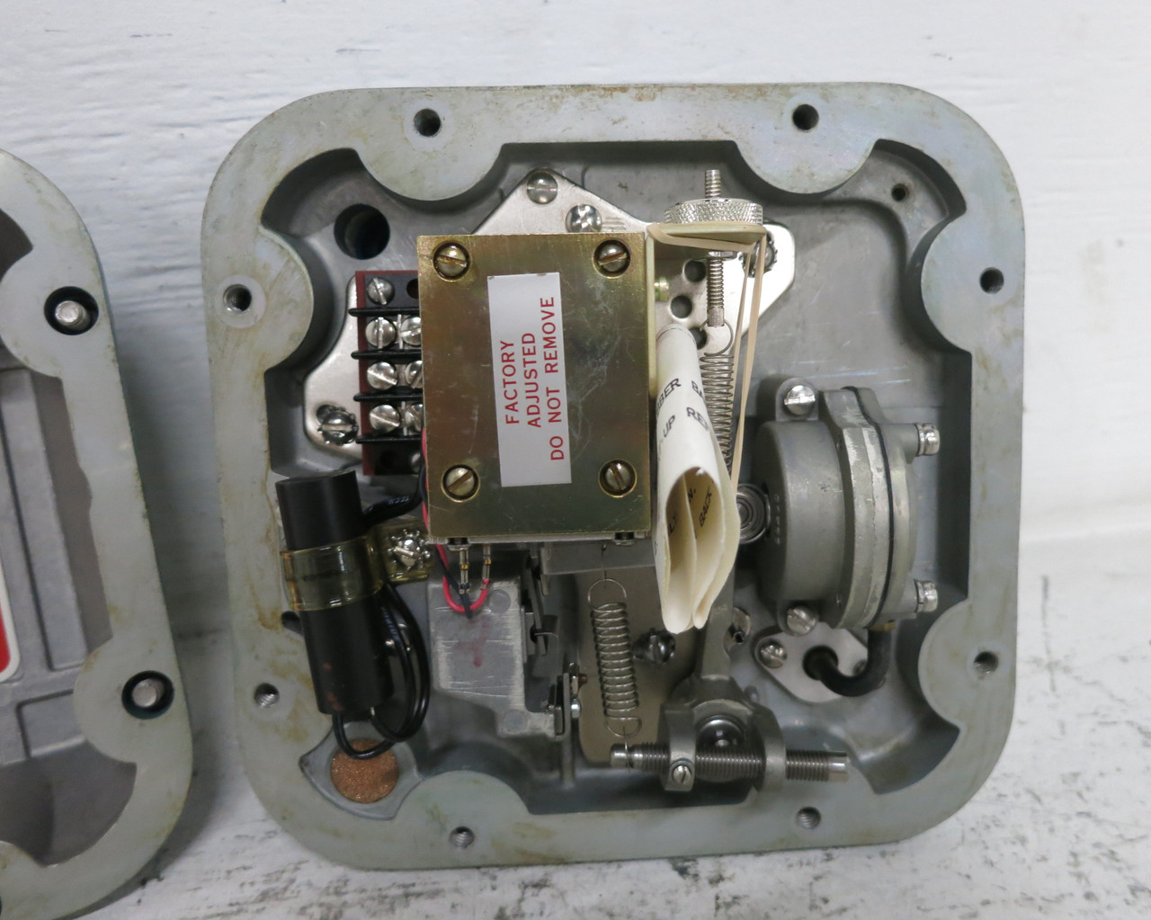 NEW Honeywell 870022-012-00-00-01-00-00 Electro-Pneumatic Valve Positioner (DW7719-1)