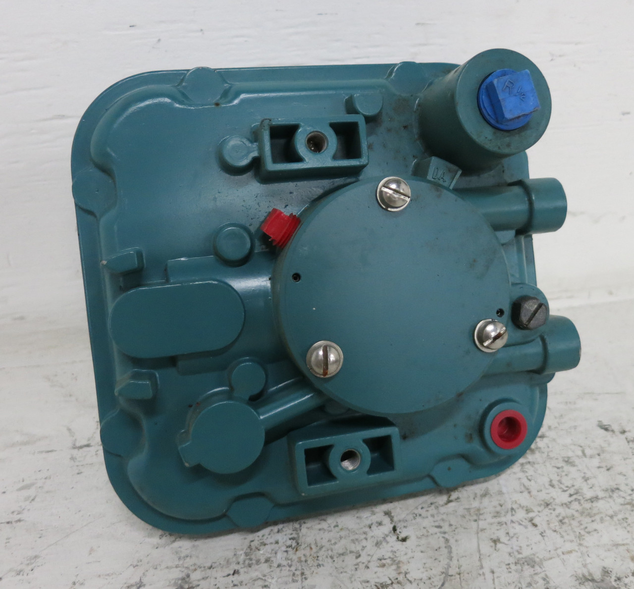 NEW Honeywell 870022-012-00-00-01-00-00 Electro-Pneumatic Valve Positioner (DW7719-1)