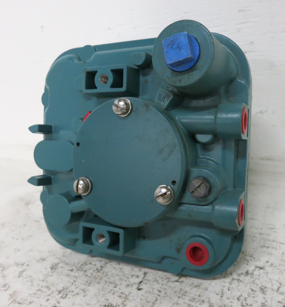 NEW Honeywell 870022-012-00-00-01-00-00 Electro-Pneumatic Valve Positioner (DW7719-1)