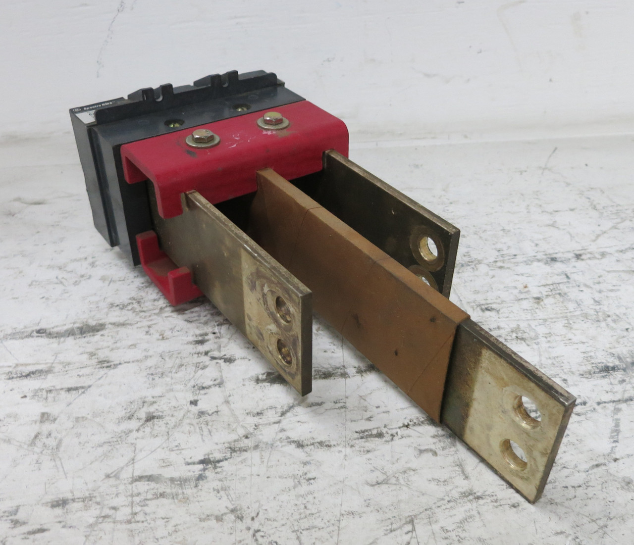 GE SGPC1 Spectra RMS Plug-In Mounting Base for SG600 600A Breakers 600 Amp SLS (DW7734-1)