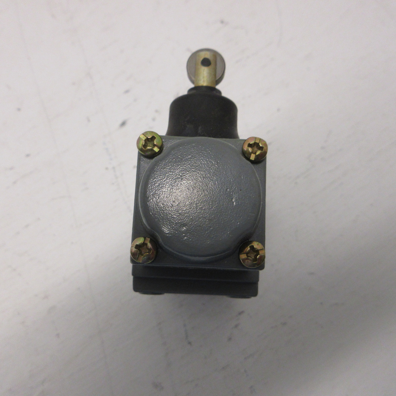 NEW Allen Bradley 802T-K1P Ser H Oil Tight Limit Switch Type 4 & 13 Plug-In NIB (AH0850-1)