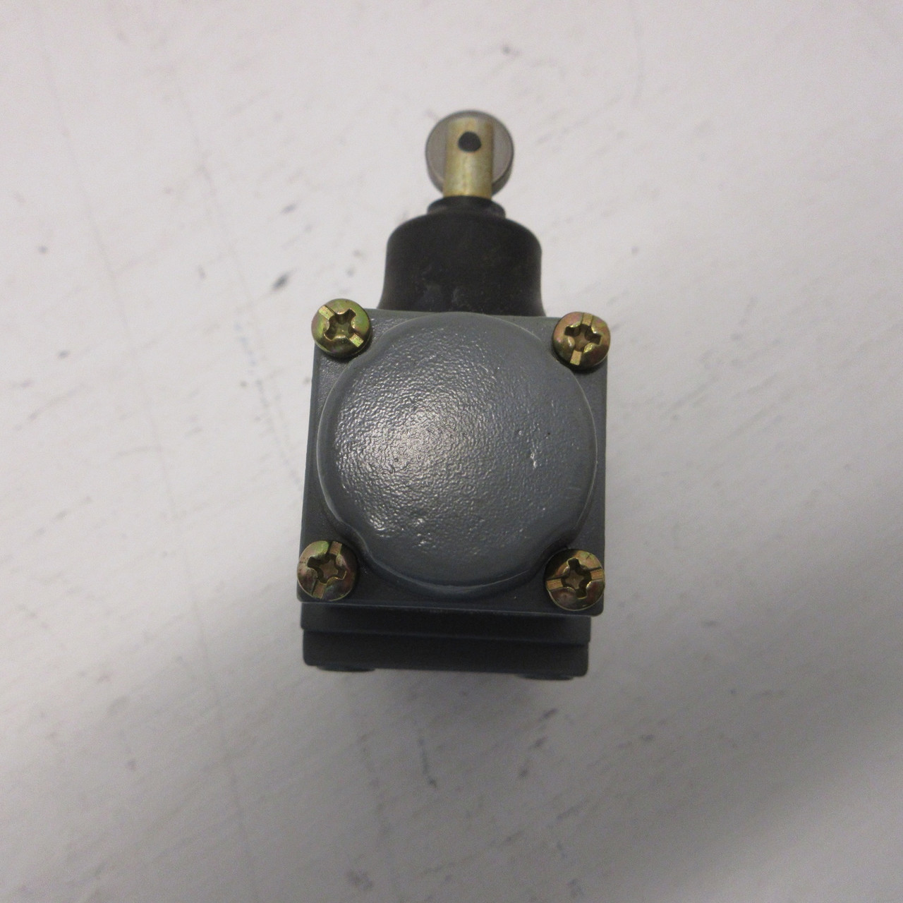 NEW Allen Bradley 802T-K1P Ser H Oil Tight Limit Switch Type 4 & 13 Plug-In NIB (AH0850-1)