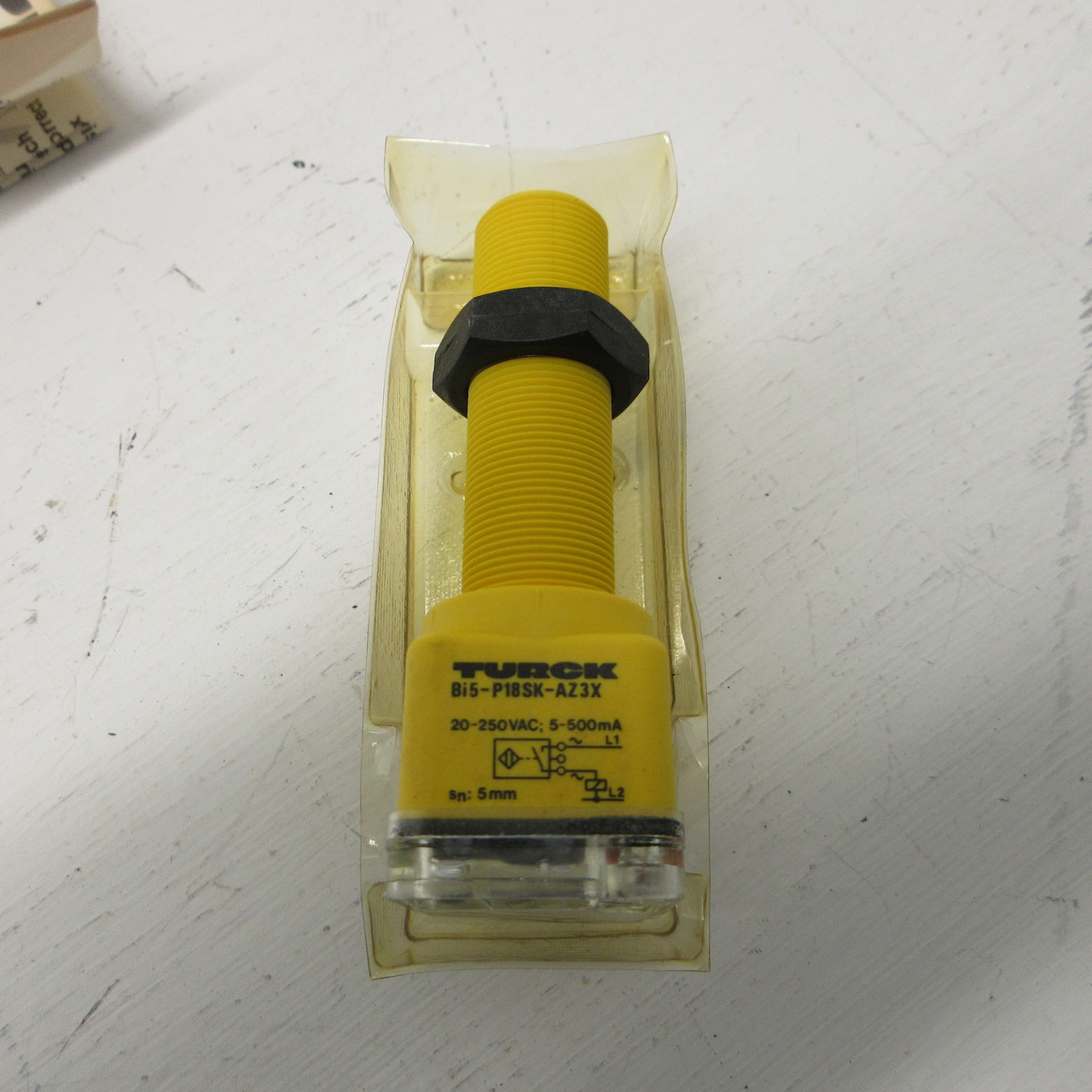 NEW Turck Bi5-P18SK-AZ3X Sensor Embeddable 5mm Range 20-250VAC 5-500mA 18mm NIB (AH0849-16)
