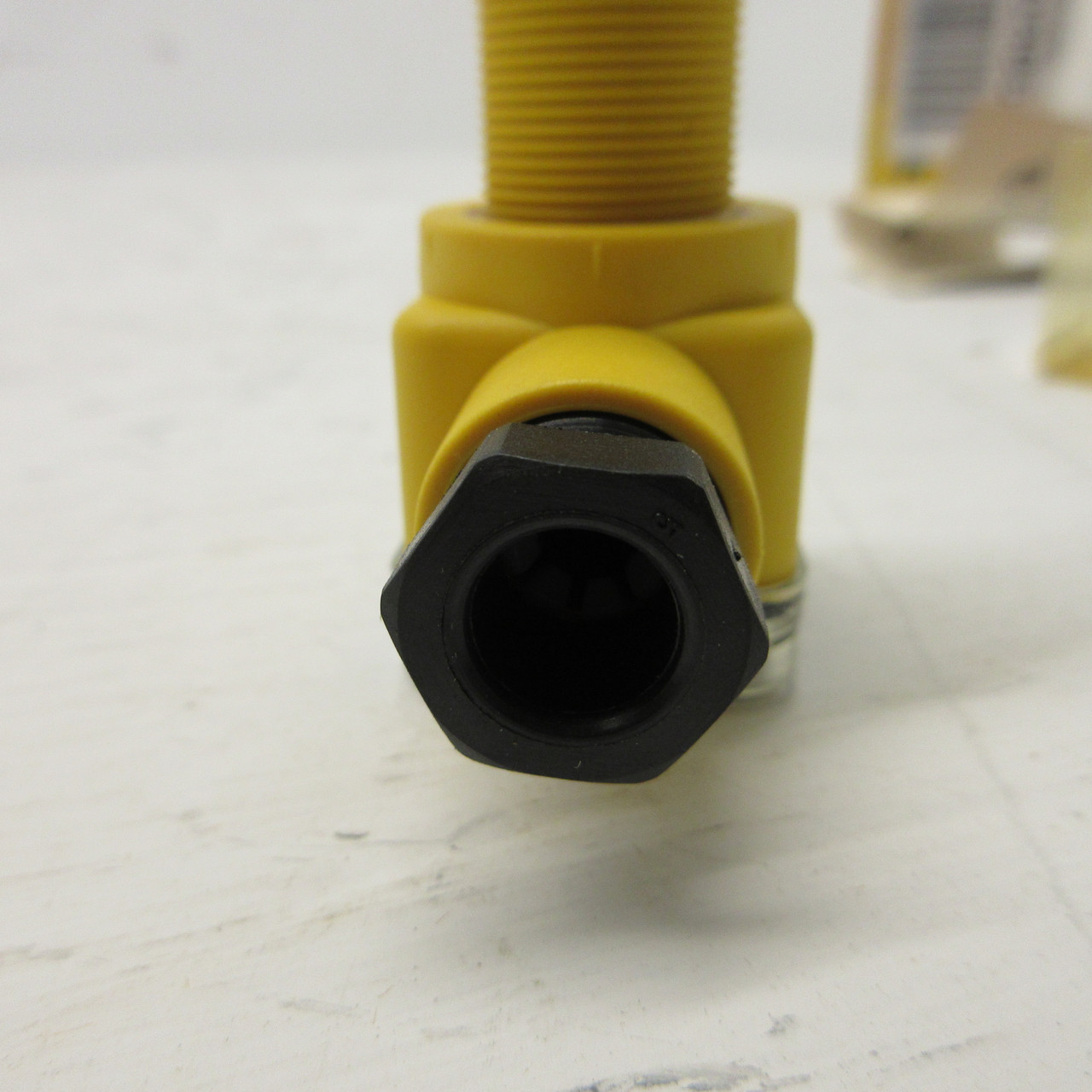 NEW Turck Bi5-P18SK-AZ3X Sensor Embeddable 5mm Range 20-250VAC 5-500mA 18mm NIB (AH0849-16)