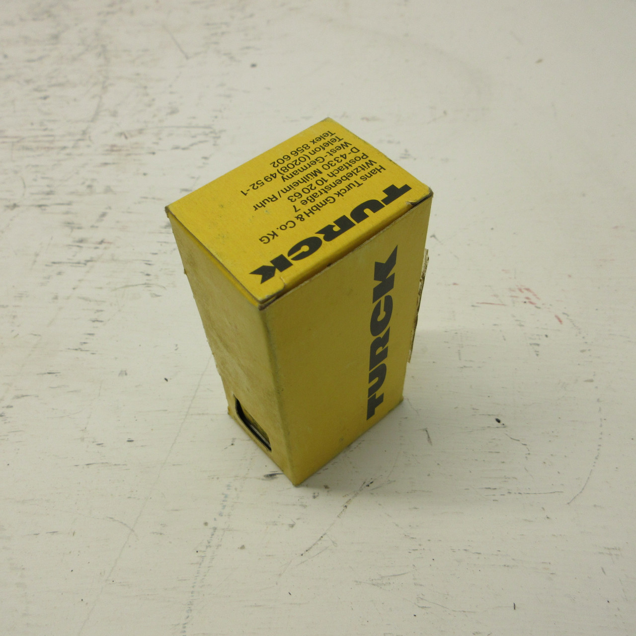 NEW Turck Bi5-P18SK-AZ3X Sensor Embeddable 5mm Range 20-250VAC 5-500mA 18mm NIB (AH0849-16)