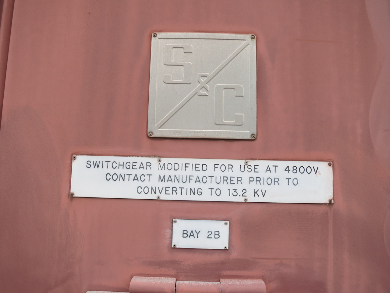 S&C 4800V Transfer Switch Outdoor Switchgear 5kV 600A Fusible 4800 VAC 3 Bay 3R (DW7752-1)