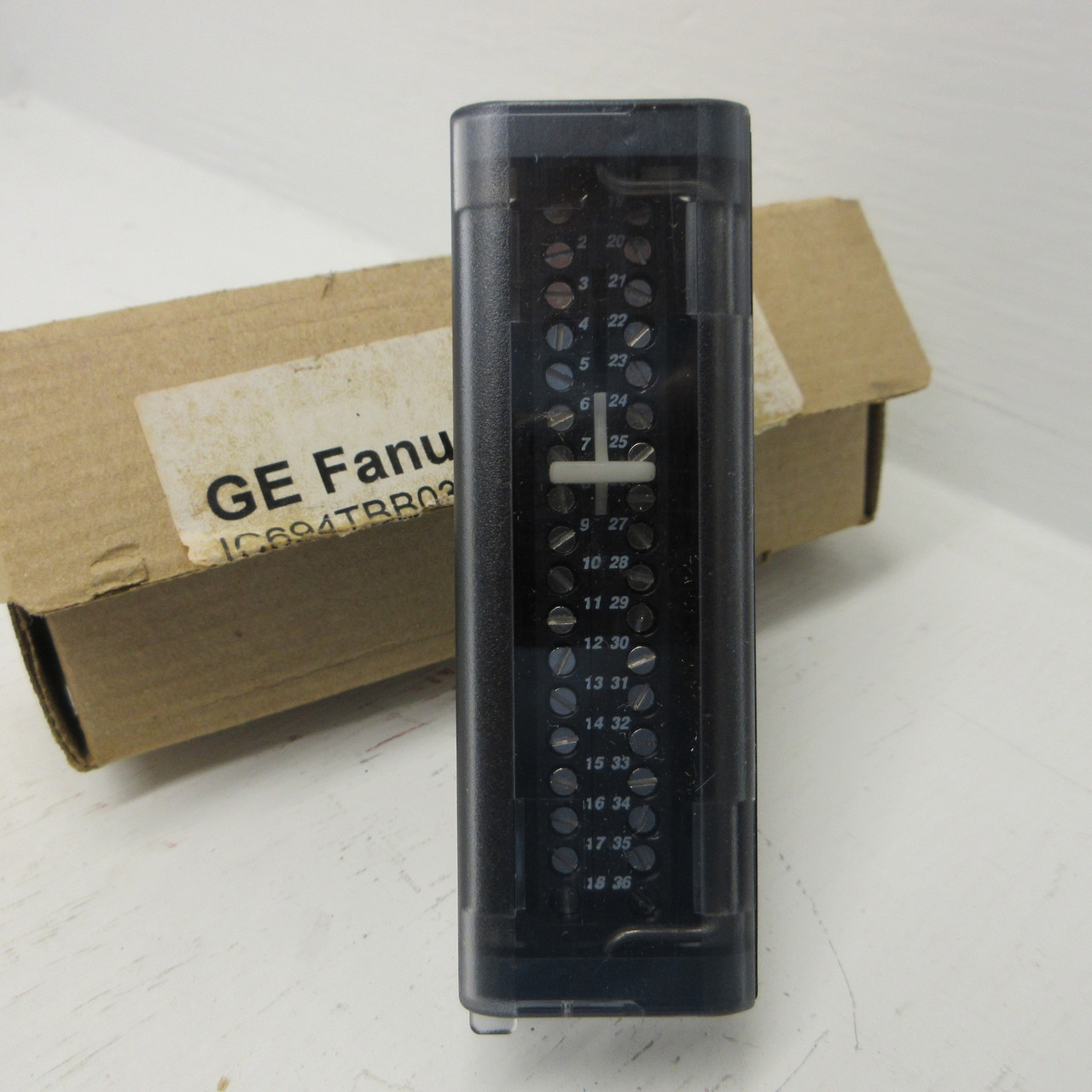 NEW GE Fanuc IC694TBB032A High Density Terminal Block Box Style NIB New In Box (AH0855-1)