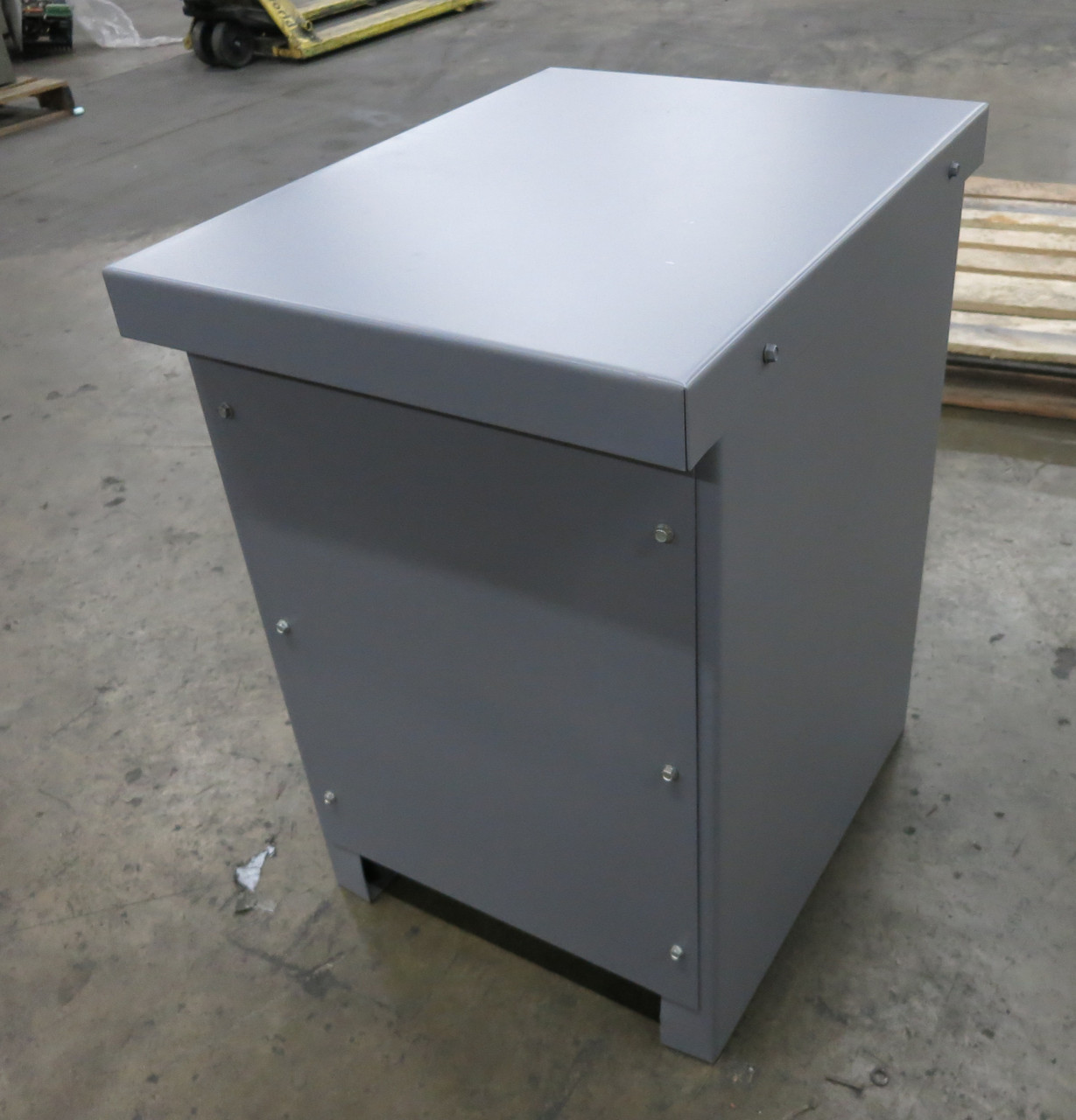 Southern 15 kVA 575 - 100 V 1PH Dry Type Transformer 575V - 100V Single Phase 3R (DW7760-1)