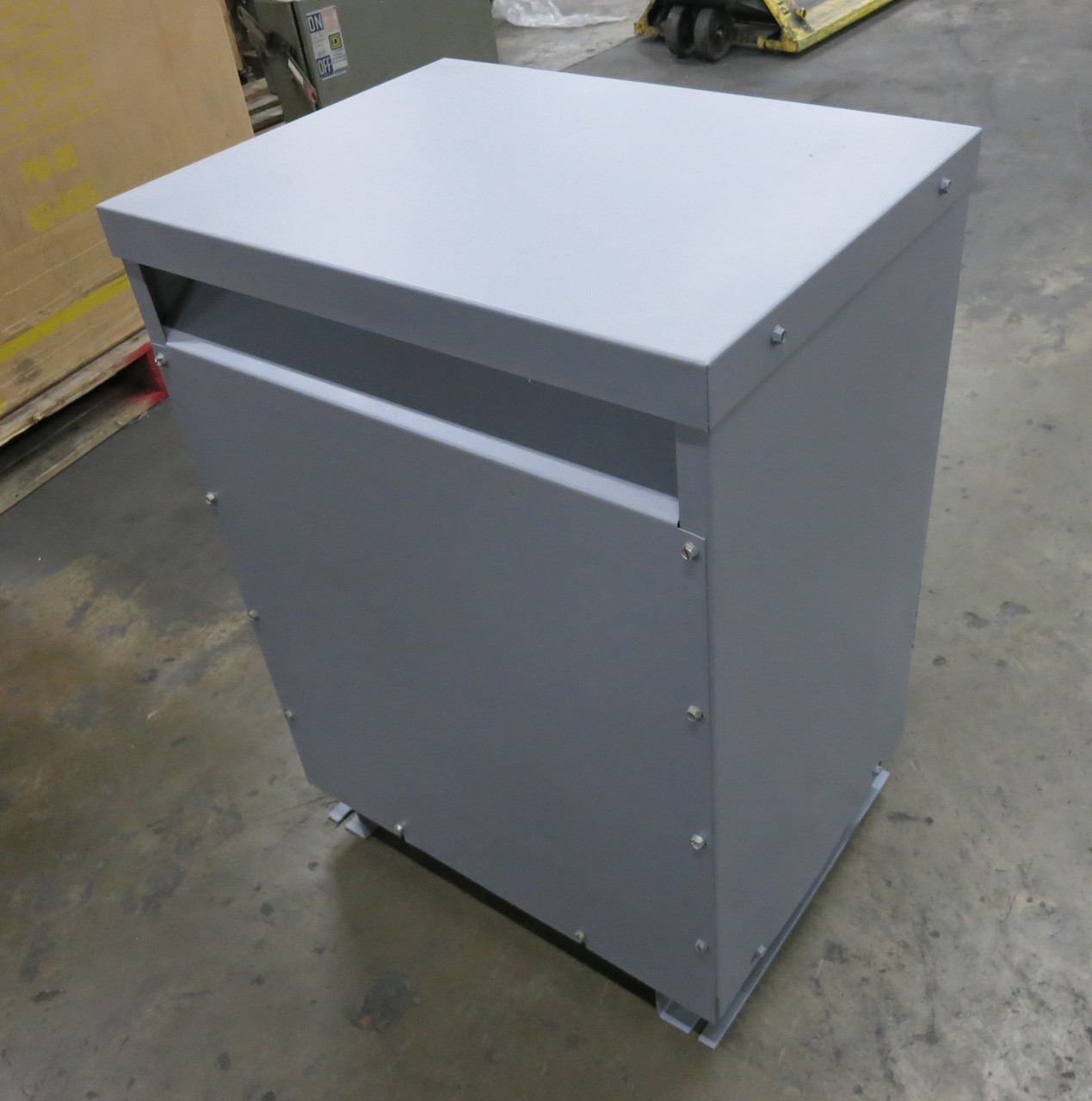 GE 40 kVA 575 Delta to 230Y/133 V 3PH Dry Type Transformer 9T23B4004G27 575V 230 (DW7758-1)