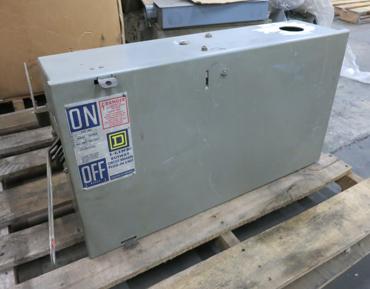 Square D PBLH36300GN 300A 600V I-Line Circuit Breaker Bus Plug 3PH 4W 300 Amp (DW7777-2)