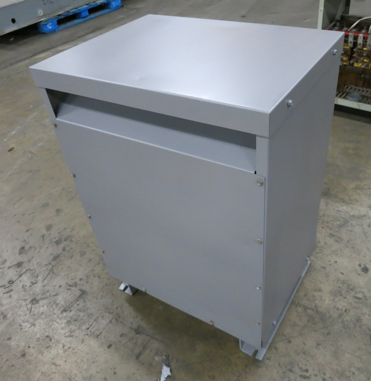 GE 20 kVA 575 Delta to 230Y/133 V 3PH Dry Type Transformer 575V - 230 V (DW7774-1)